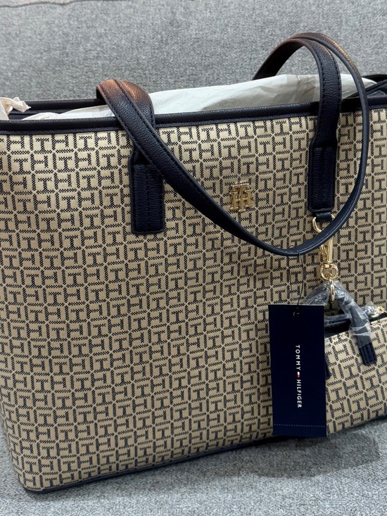 Tommy Hilfiger Handbags - Tommy Hilfiger Tote Bag